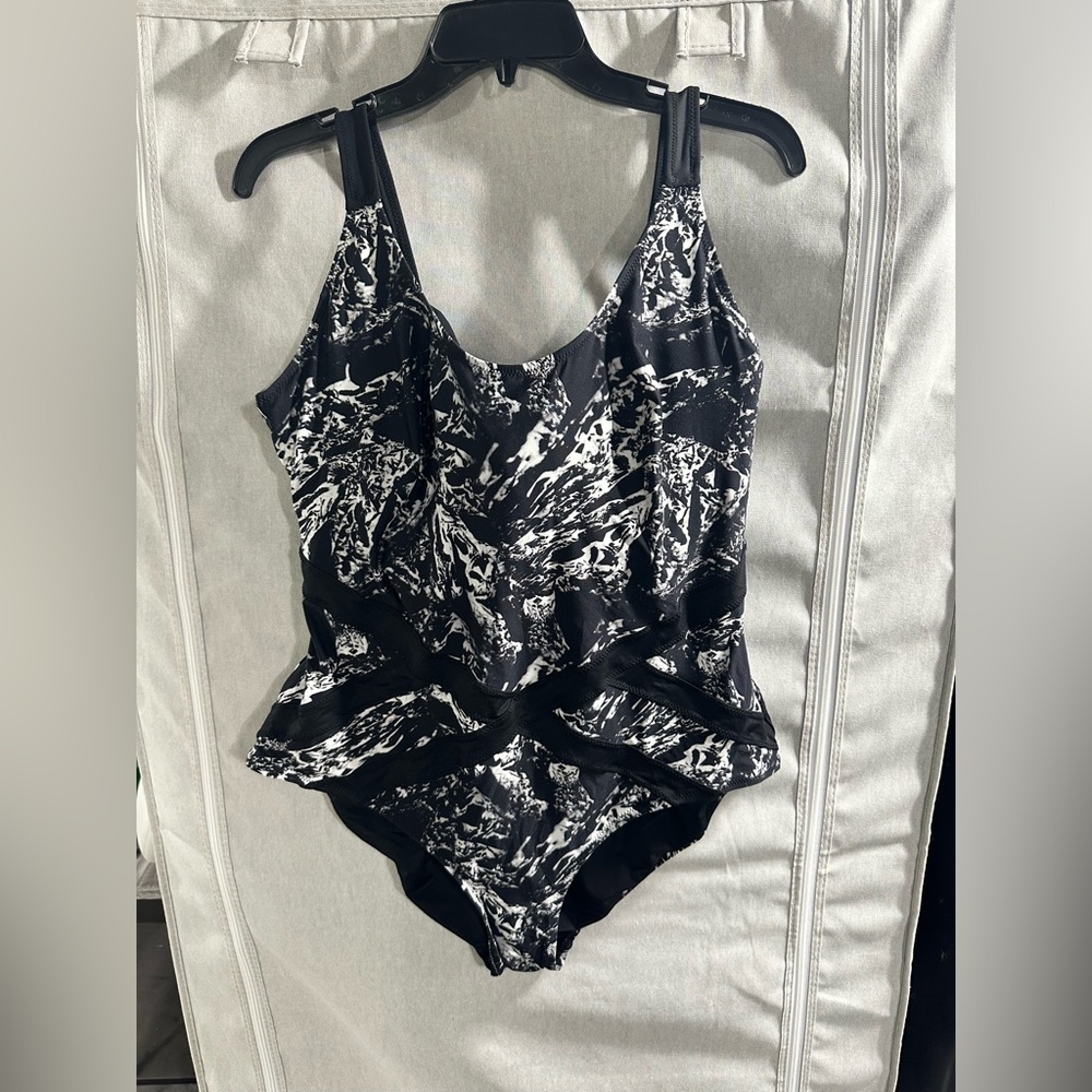 Robyn Lawley Mesh One Piece Swimsuit Black White Padded US 18 D/DD - Picture 2 of 8
